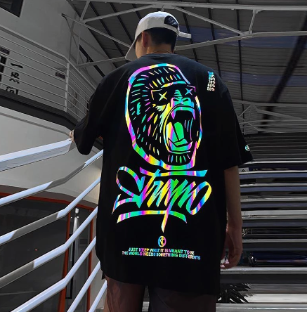 t shirt reflechissant skateur