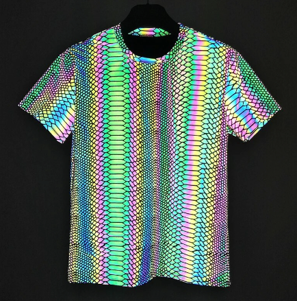 t shirt imprime peau de serpent reflechissante